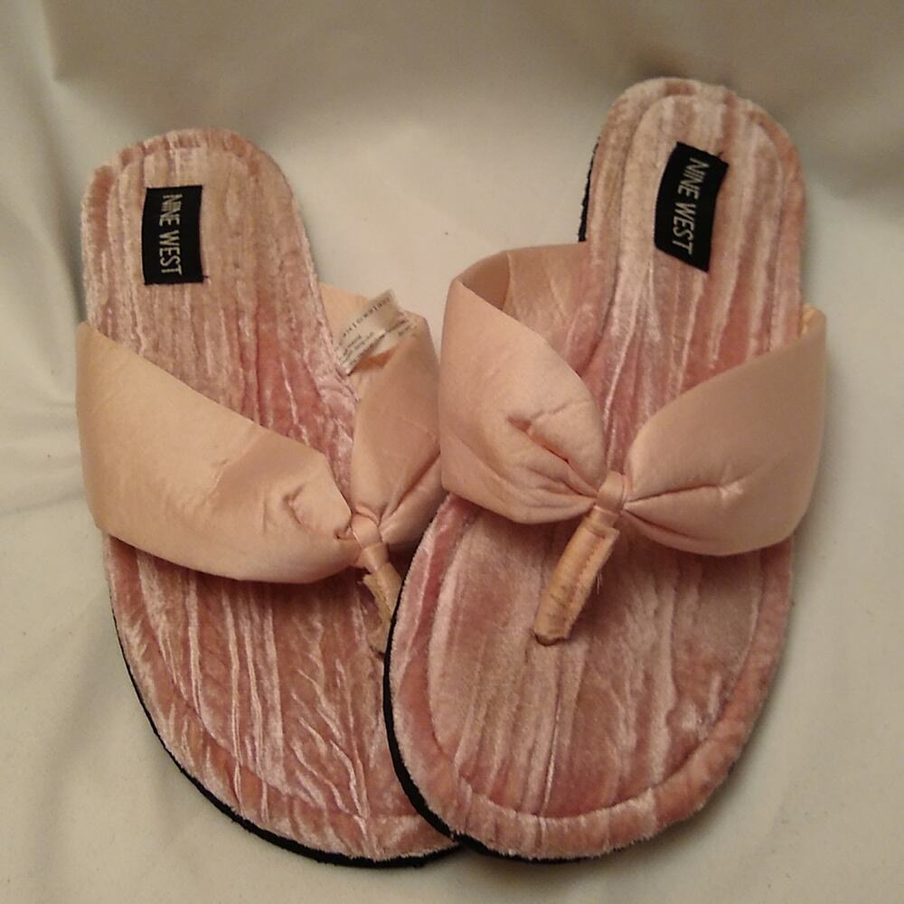 Nine west women's size 7/8 felt and satin thongs.